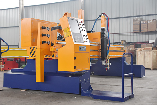 龍門式數(shù)控切割機(jī) 龍門式數(shù)控切割機(jī)