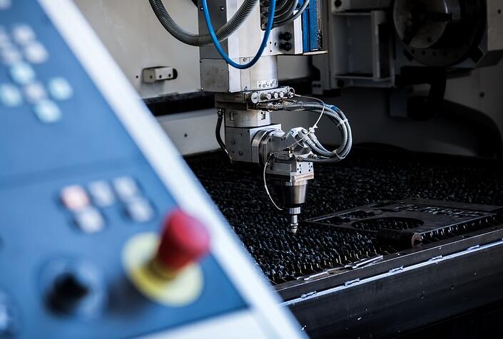 光纖切割機(jī)在切割金屬板時(shí)候的注意事項(xiàng)以及操作技巧 光纖切割機(jī)在切割金屬板時(shí)候的注意事項(xiàng)以及操作技巧